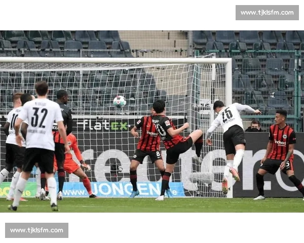 勒沃库森开放日:儿童发布会里的足球暖光 勒沃库森开放日:儿童发布会里的足球暖光